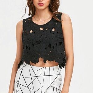 CAUTION TO THE WIND Black embroidered tank size M